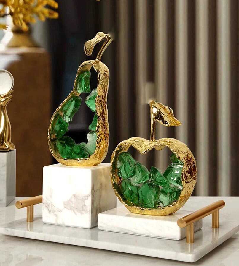TOYERA Apple Statues for Home Decor, Crystal Apple Paperweight - Crystal  Glass Statue Ornaments with Gold Foil Modern Desktop Ornament for  Valentine's Day Gift : Amazon.ca: Home